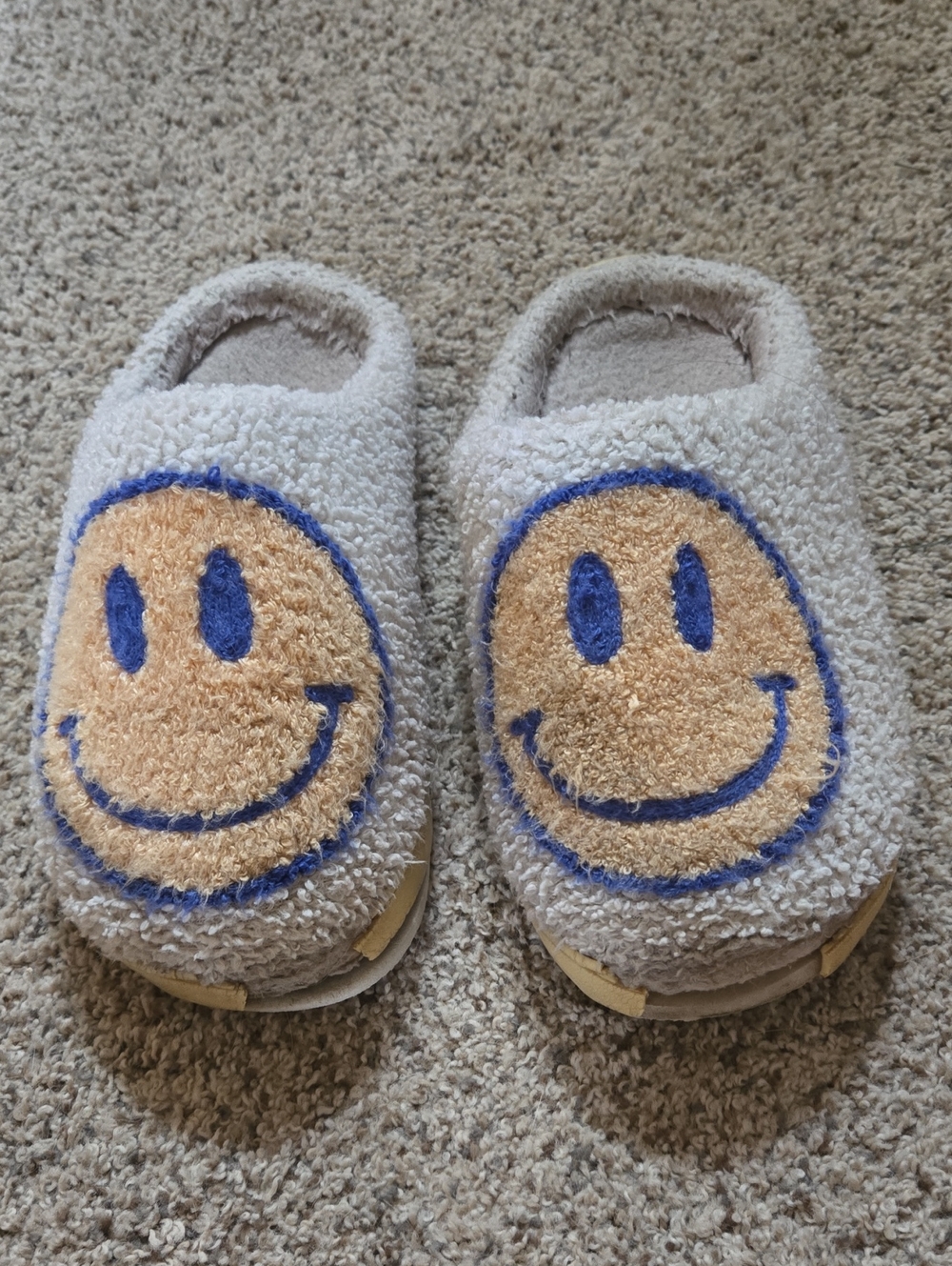 Cozy Smiley Slip-On Used Slippers